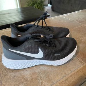 Nike running shoes almost new!
